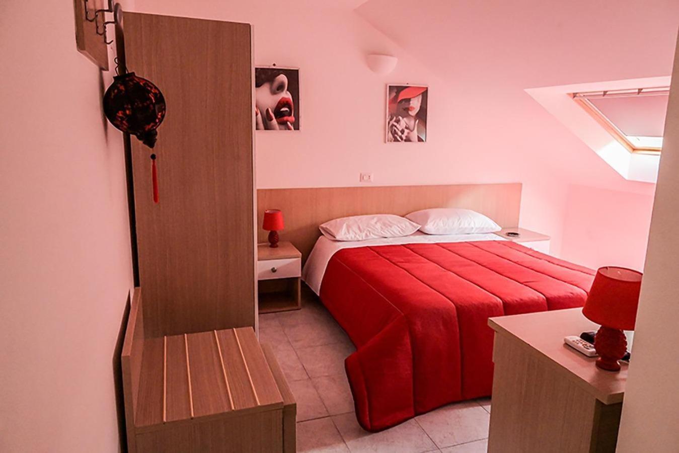 Suisse Hotel Caserta Eksteriør billede